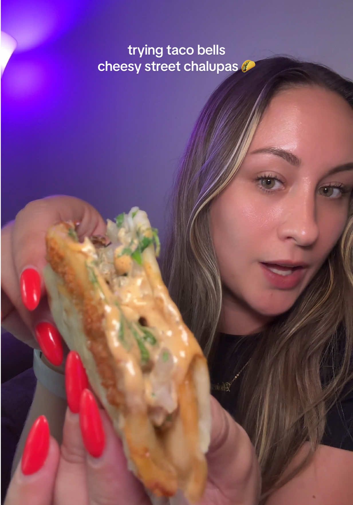 had to stop by @tacobell since they brought back one of my favs!! the cheesy street chalupas 🌮 i ordered the steak but if I remember the chicken is better ughh also the new baja blast is good!!  #tacobell #tacobellislife 