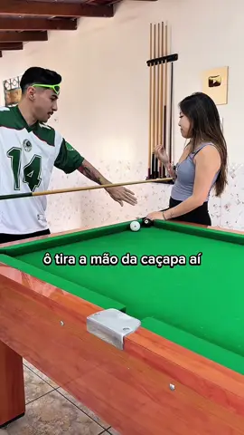 Não deu pra ouvir… @daniayumih  #sinuca #humor #casal 
