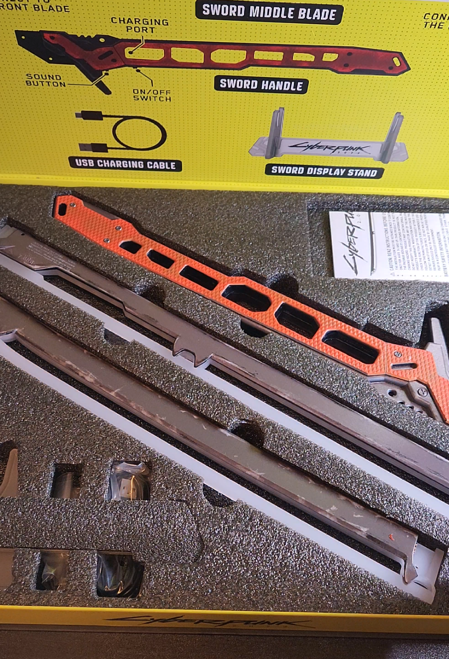 WAKE TF SAMURAI, WE'RE UNBOXING THE ERRATA KATANA! Shoutout @Ren for holding the sword so I could film it #cyberpunk2077  . . . #cyberpunk #cyberpunkedgerunners #fyp #unboxing 