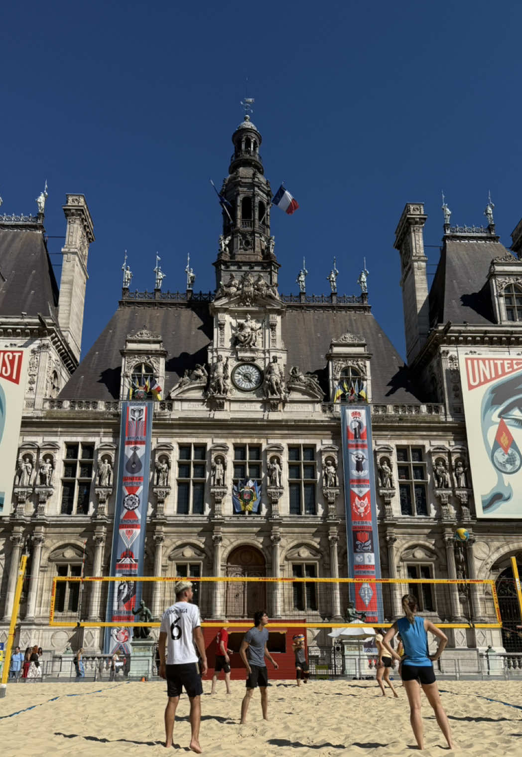 La voy a sacar filmmaker a mi madre #beachvolley #volleyball #voley #paris #hoteldeville 
