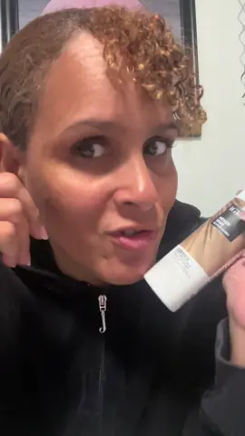 Nunca te pierdas el spray de retoque de raíces y cuero cabelludo. Never Miss Root and Scalp Touch-Up Spray @IGK Hair #cubrecanas #canas #cabello #cabellocanoso #retoquedelcabello 