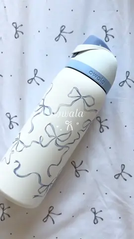 Achei na shopee comente QUERO para receber Link  Siga o Perfil @achadinhoslive para receber o link corretamente.  Garrafa Owala Térmica mantém a água gelada por horas, ideal para dias quentes. O material é durável e o acabamento é bem feito. A cor vibrante e o design atraente tornam-na uma escolha popular.  O Link para compra também está nos: ♥️ Stories #compras #garrafa #owala #água #LIVEIncentiveProgram 