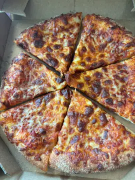 Ikyl… Marcos yyyyyyyyyy who asked for Cajun pizza? #marcospizza #refund #nasty #yallknowwhatgetsmetight 