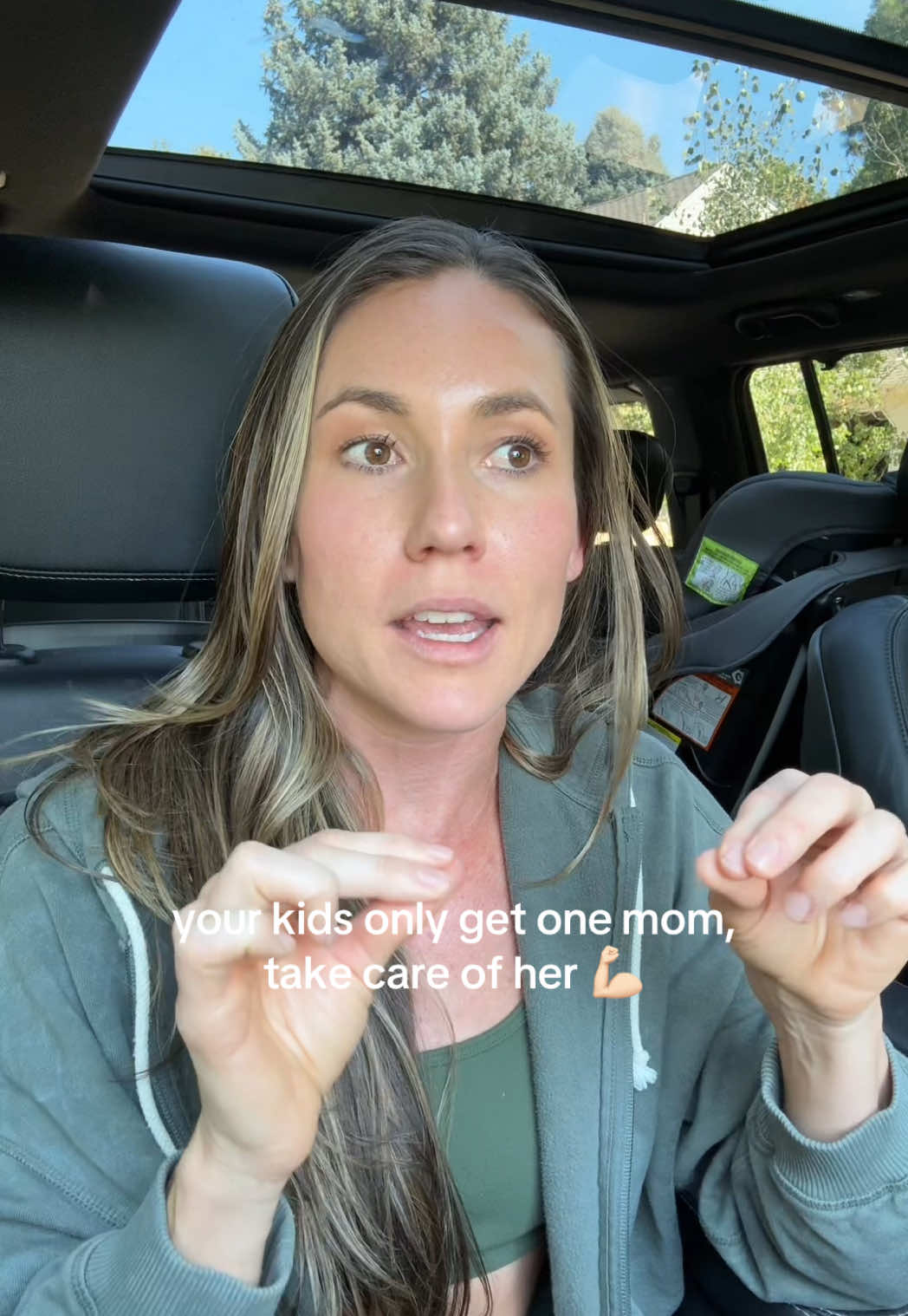Head to the 🔗 in my bīo for a free week of my program.  #kettlebellworkout #workoutsforwomen #kettlebellswings #fitmom #motherhood 