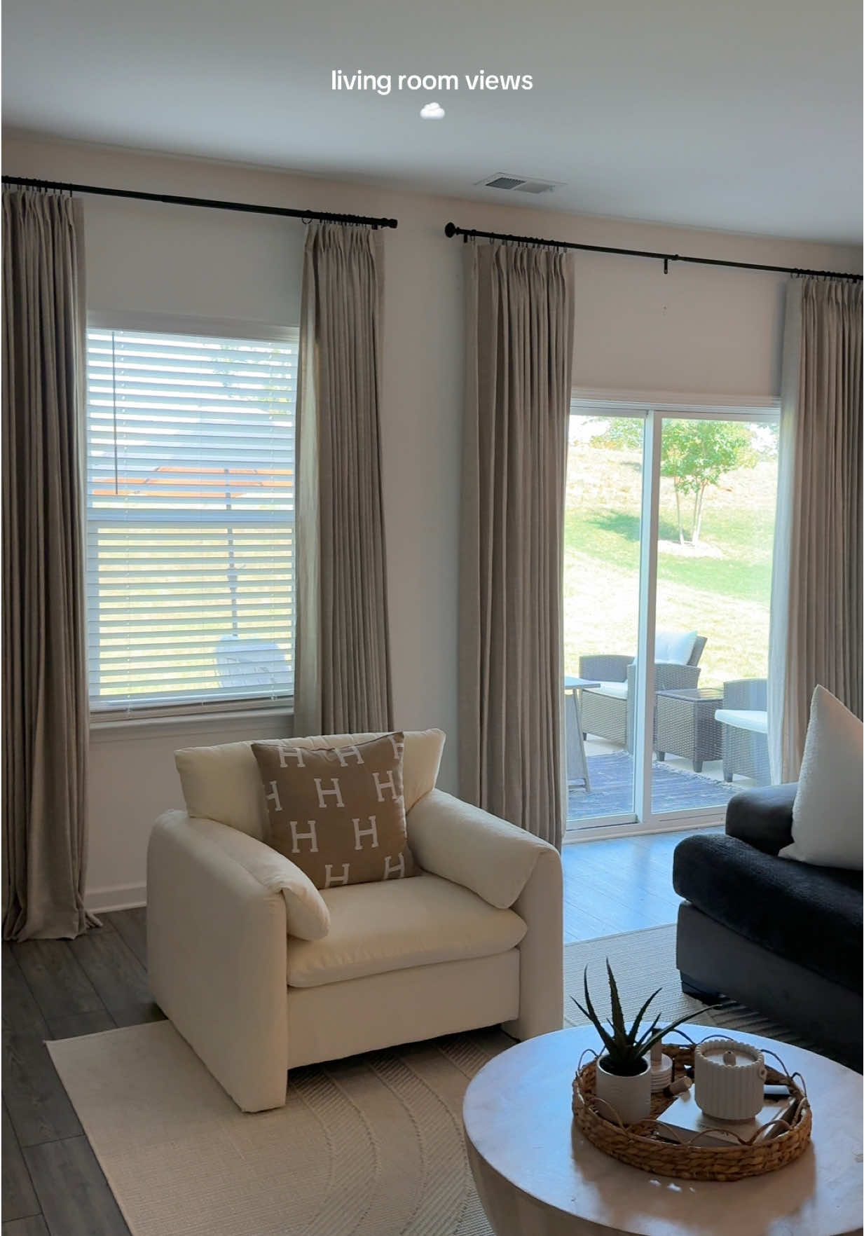 Neutral living room inspo🤍 #neutralhome #neutralaesthetic #homeinspo #cozyathome #moderndesign 