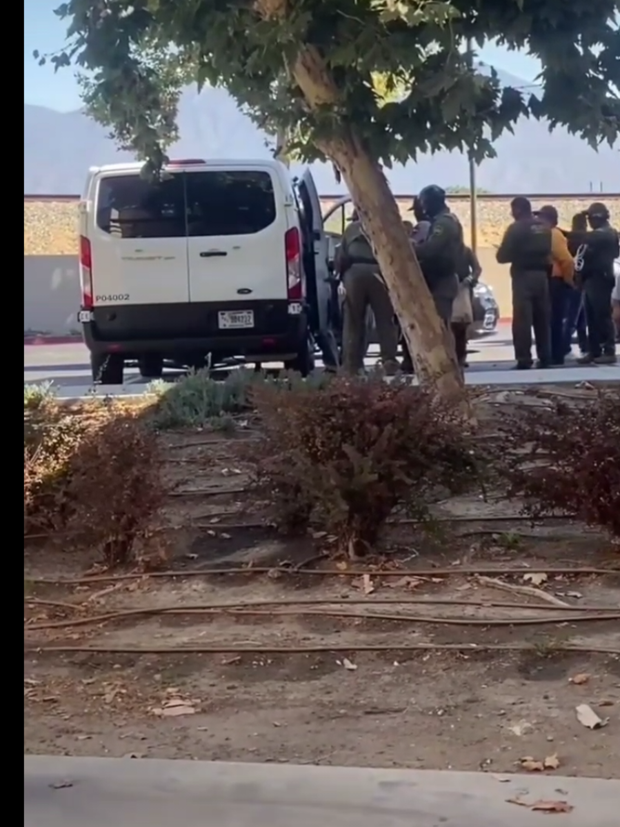 Hoy aqui en la Ciudad De El Monte CA. #elmonteca #mariel_8673 #elmonte #hielo #elmontenews 