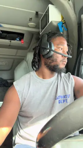 fighter jet approaching the tarmac ready for takeoff 🛫 🛫🛫🛫🛫🛫🛬🛬🛬🛬#@Trucker O 👨🏾‍✈️✈️✈️🚛 