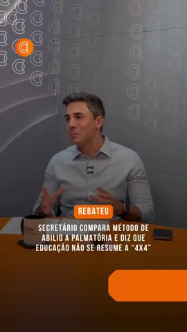 O secretário de Estado de Educação, Alan Porto, disse que o prefeito de Cuiabá, Abilio Brunini (PL), reviveu o tempo da palmatória ao constranger estudantes e reduzir a qualidade da educação a uma conta de tabuada.  Para ele, o episódio foi um erro que expôs adolescentes em um ambiente que deveria ser de aprendizado e respeito, além de que a qualidade da educação não se resumir esse tipo de questão.  Leia mais em OLHARDIRETO.COM.BR #alanporto #secretario #educaçãoestadual #abilio #prefeito     