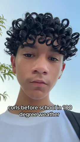 humidity makes me get so much frizz #fyp #curls #curlyhairroutine #curlyhair #relatable 