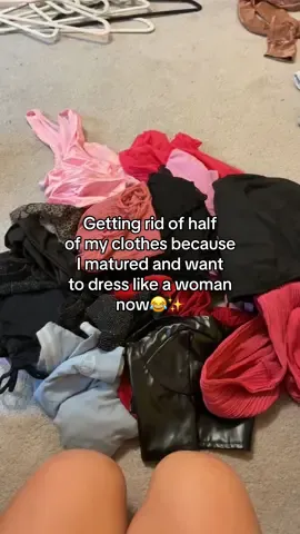 had to commemorate this moment😂 #maturing #maturingisrealizing #gettingridofclothes #closetcleanout 