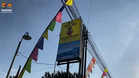 Kapolres Lombok Timur bersama Pejabat Utama Polres berkunjung ke Polsek Montong Gading. Dalam kunjungan ini, Kapolres meninjau Mako Polsek, memeriksa sarana prasarana, mengecek kendaraan dinas, serta memberikan arahan kepada personel. 