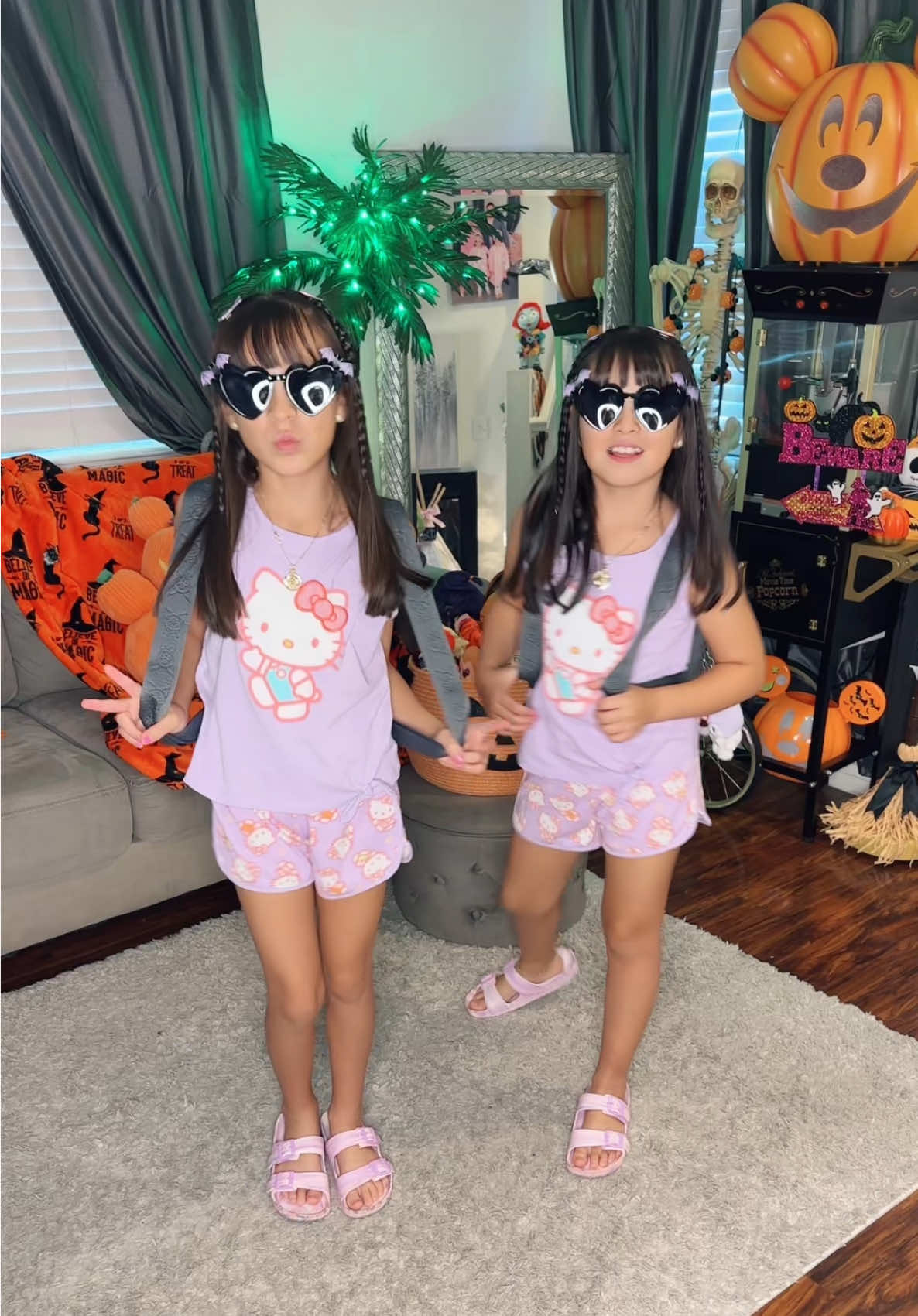 Hello kitty vibes but jamming to KPop Demon Hunters!! 💜 #kpopdemonhunters #kpop #kpopdance #hellokitty #TheAdolls