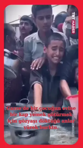 Gazze'de bir çocuğun evine bir kap yemek götürmek için gözyaşı döktüğü anlar yürek burktu.