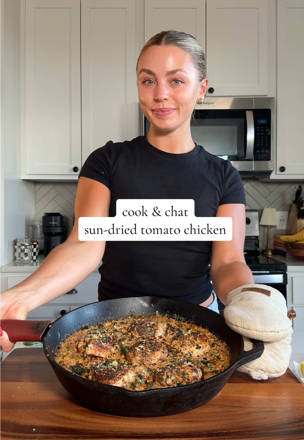 Cook & chat 🍅 sun-dried tomato chicken & orzo. Full recipe in bio!!  @Simply Organic @Seggianofoods @Kettle & Fire Shop @Jeni’s Splendid Ice Creams @Primal Kitchen Foods @Organic Valley @BelGioiosoCheese  #mealideas #healthyrecipes #DinnerIdeas #EasyRecipe #quickrecipes 