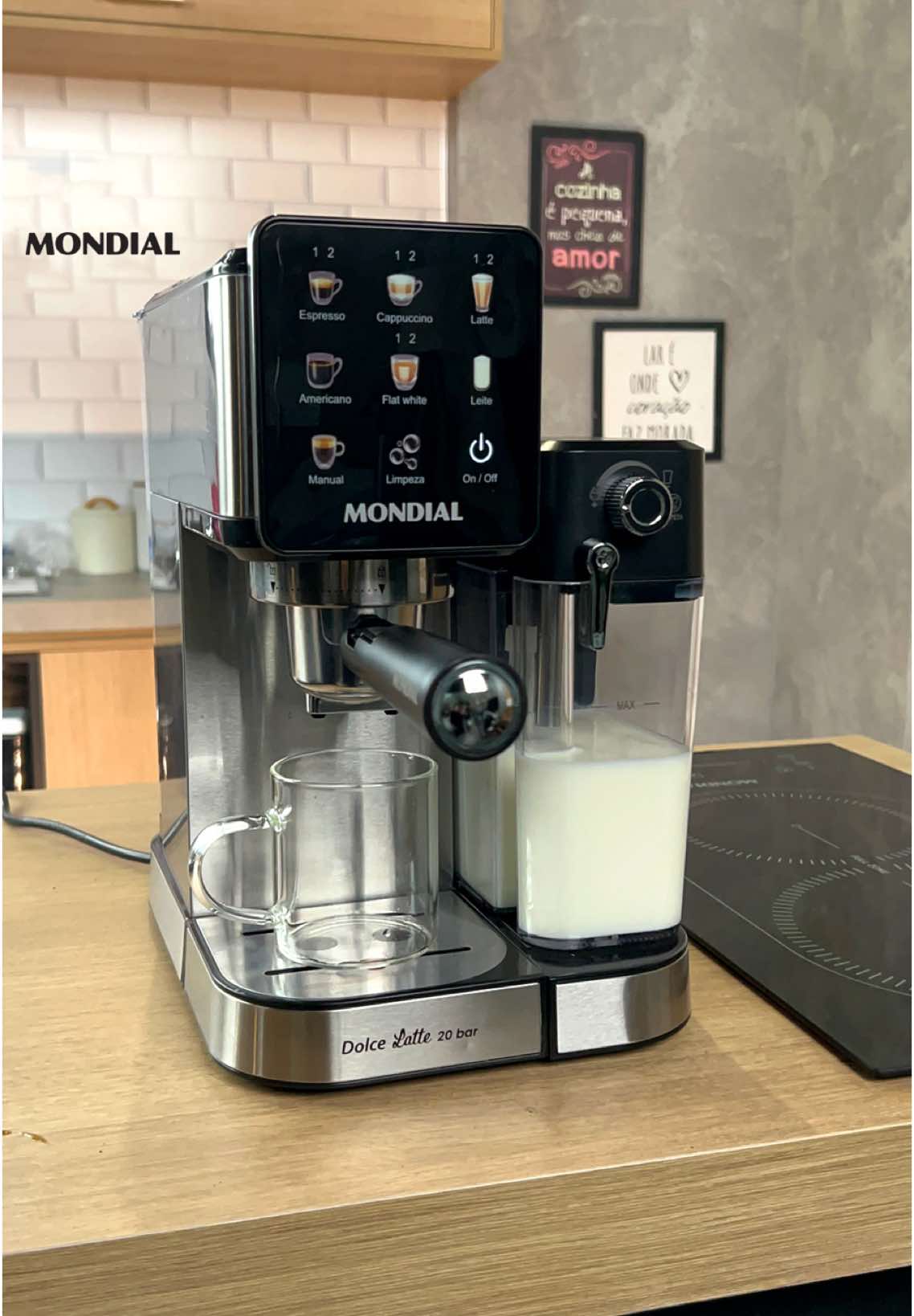 Respondendo a @Stéfany Goulart  Você sabia que as cafeteiras espresso Dolce Crema e Dolce Latte da Mondial são compatíveis com cápsulas? ☕✨ Agora você pode preparar suas bebidas favoritas de um jeito ainda mais prático, com duas opções de porta-filtro para cápsulas Nespresso®️ e Dolce Gusto®️. Café, cappuccino, achocolatado, latte macchiato e muito mais: qual sabor você escolhe para usar com o seu Porta Cápsulas da Mondial? Conta pra gente nos comentários! 👉🛒 Leve o seu porta cápsulas favorito clicando agora mesmo no link da bio! #MondialBR #Cafeteira #DolceLatte #DolceCrema #MaquinaDeCafe