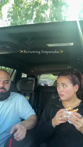 Algunos le hacen review a crumble cookie nosotros a las empanadas de miami 🤣