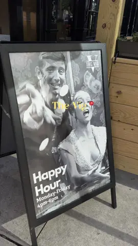 Trying out happy hours solo has been so fun as a newbie to Chicago 🦪🍸 #happyhour #chicagotiktok #fypシ #fultonmarket #thevig #chicagothingstodo #chicagofoodie 