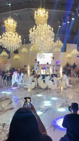 Ese botecito🕺🤩 #quincechoreography #quinceañera #abboyz #chambelanes 