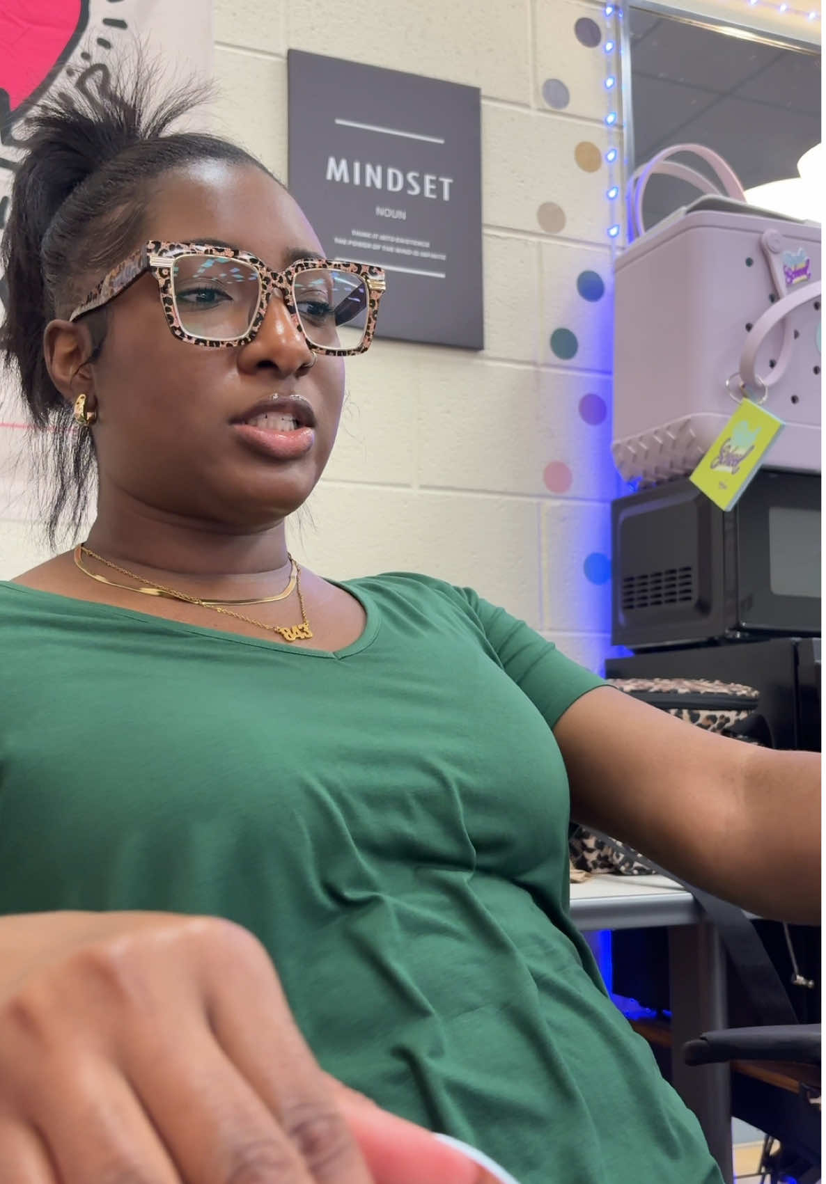 Just another day with my girls. 😂🩷 @boobookitty  . #teacher #teachersoftiktok #teacherlife #studentsbelike #blackgirlhair 