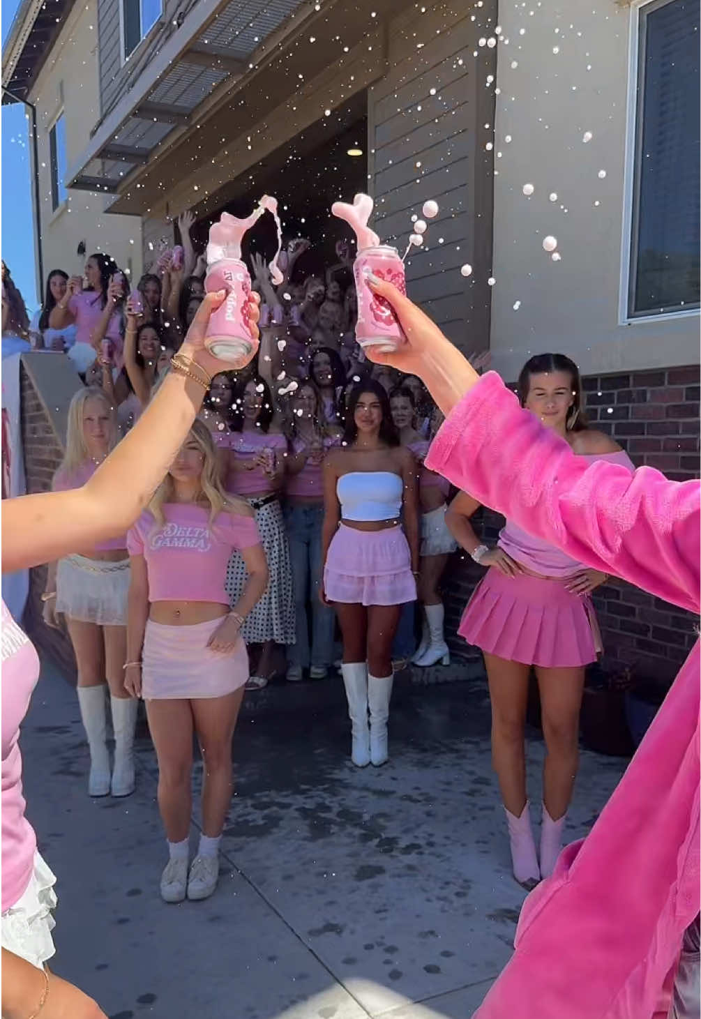 Work week day 3!! We’re breaking @poppi shop 💞  #findhome #recruitment #workweek #sorority #deltagamma 