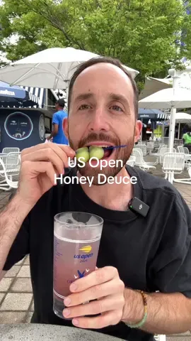 You cannot go to the @US Open without having a Honey Deuce #USOpen #honeydeuce #eatingshow #tastetest #foodreview 