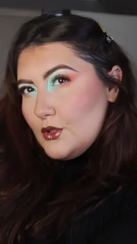 TS12 is coming soon and I’m so excited. Here’s an eyeshadow look inspired by the album cover. I hope you enjoy!! Let me know what song your most excited about!! #taylorswift #eyeshadow #tseyeshadow #colorfuleyeshadow 
