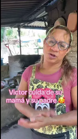 Victor cuida de su papá y su mamá  #cuida#victor #victorysupapa  #mama#paratiii