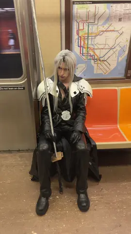 just another girl on the subway 💔