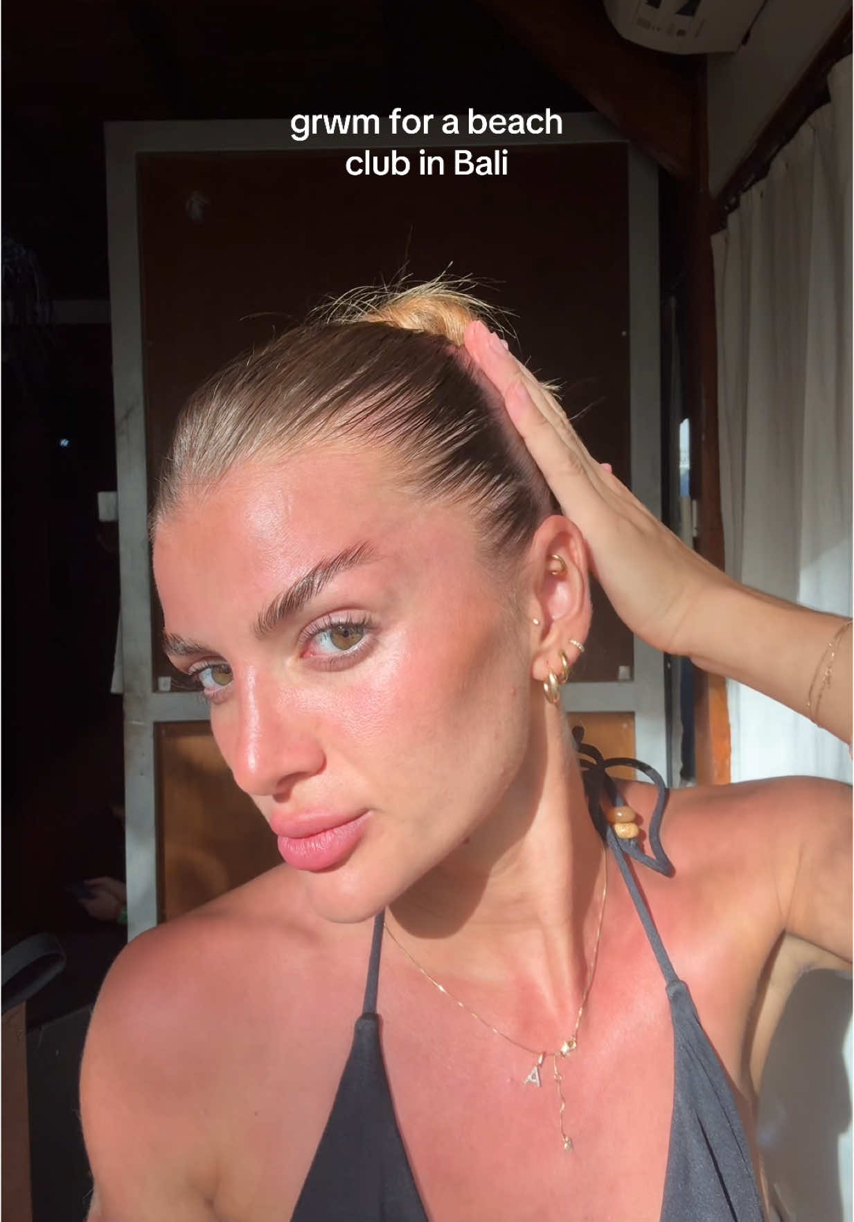 Going to Finn’s with the girls I met at the hostel🥹 I love it here #grwm #bali #balimakeup #makeupgrwm #cleangirlmakeup #easymakeup 