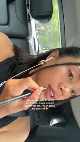 The way I was struggling in the Uber trying to do just my lip liner 😭 liner @maccosmetics  Gloss bomb @Fenty Beauty  Gloss @Tower 28 official 