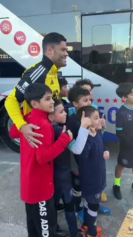 🥺🇦🇷 O brilho nos olhos ao encontrar um ídolo!  Você é diferente, Hulk! 💚 #Hulk #Ídolo #Galo #Atletico #Argentina 