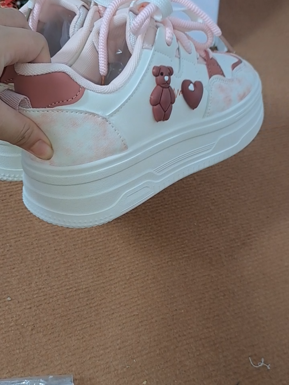 Trả lời @tolanann màu xanh hay hồng đều xinh luôn , mang đi chơi đi học đều xinh#giaythethao #sneakers #mnet581 #giaydep #giaynu 