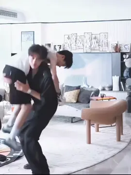 semudah itu Tian angkat Ziyu  180 berasa mungil bagi 190 🤭🤭#ziyu #tianxuning 