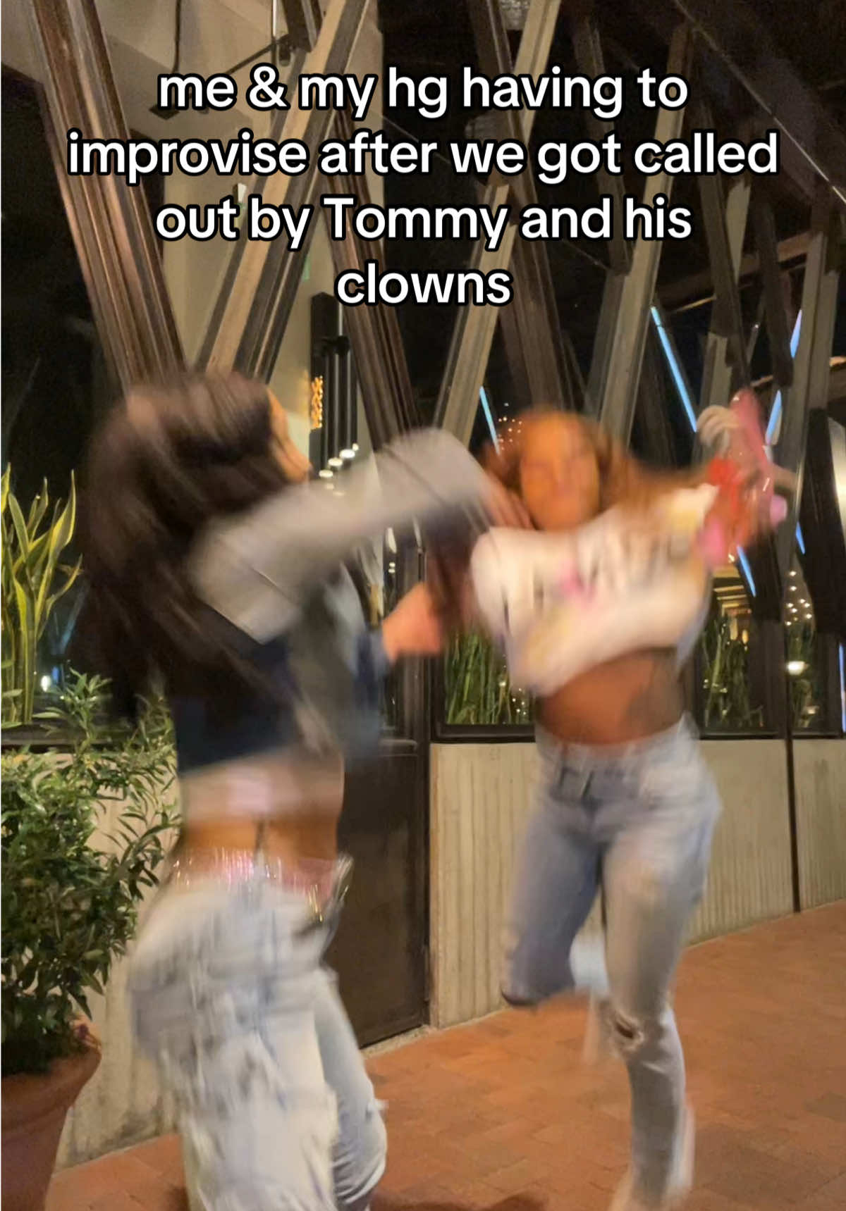 this soo funny to me😂 @Niyaa vi: @ꙷ♛ꙵ ⷩ DeWeezy #bribass #cali #tommytheclownn #la 