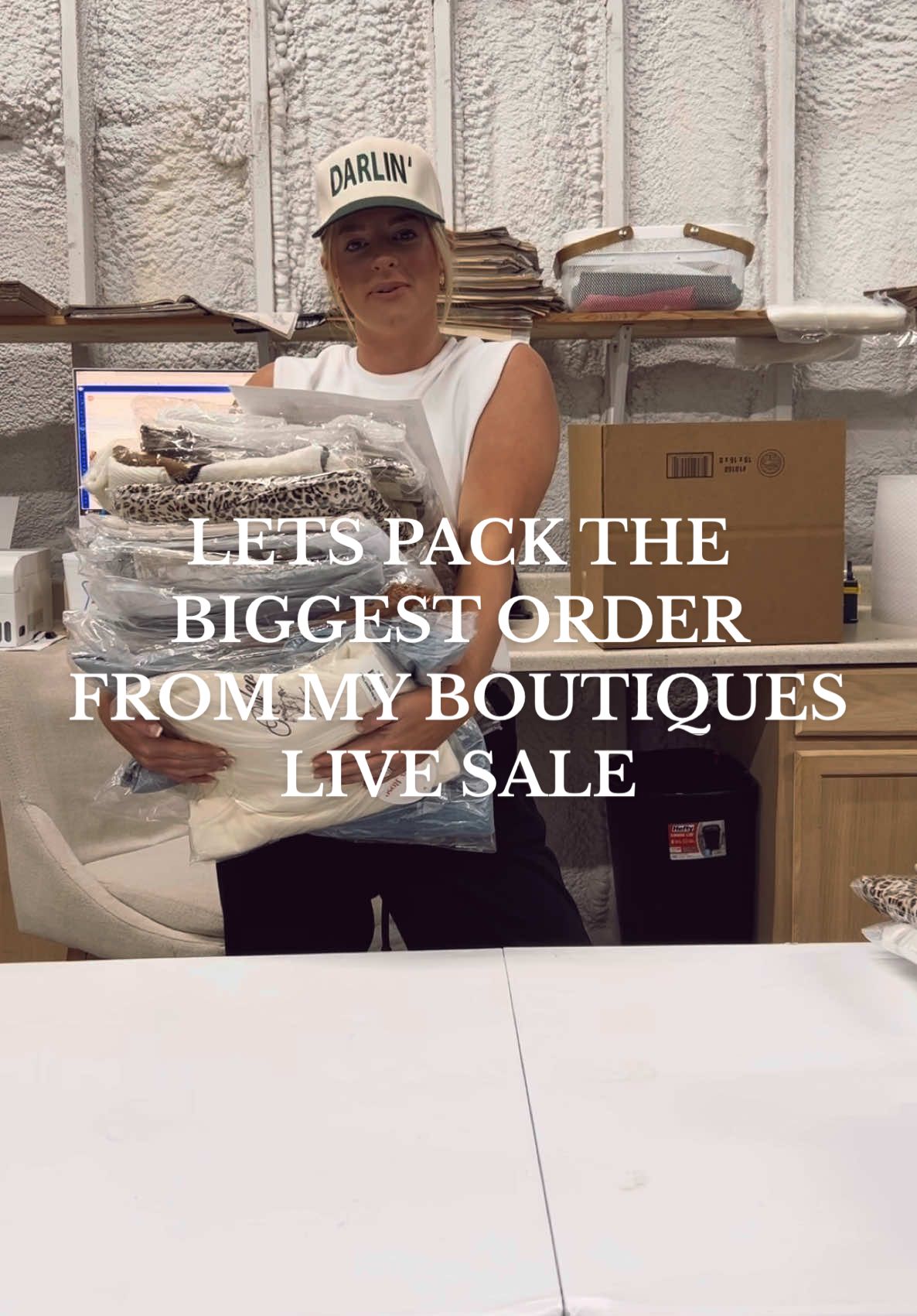 Let’s pack an order at my warehouse📦✨🛒🙌🏻😊🤠 #westernfashion #boutiqueowner #fallfashion #westernboutique #packingorders 