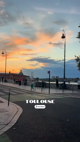 Coucher de soleil🌇 sur les bords de la Garonne à Toulouse🇫🇷 #toulouse 🏙️ #hautegaronne #occitanie 🌞 #france 