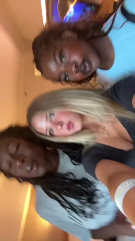 i miss my best friends 