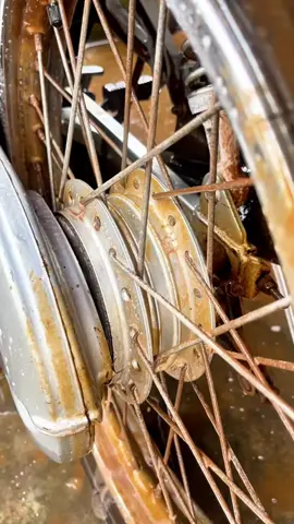 Tẩy ố vàng rỉ sét sáng bóng #bomrau49 #ruaxe #tayriset #dungdichtaylocmayhonda #dungdichtaylocmay 