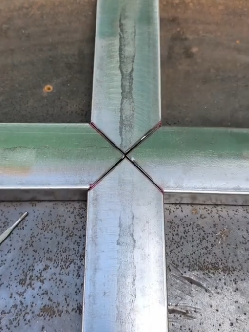 Simple idea to join four corners of metal sides #welding #cuttingskills #fabrication #tipsandtricks #metalwork 