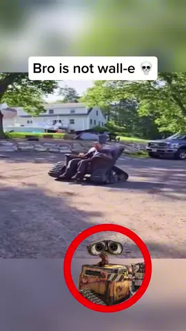 What is bro on😭 #walle #chair #engineer #tank #drive 