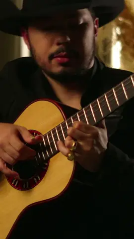 Clássico é clássico… Já ouviu essa versão na viola caipira? Comenta aqui o que achou! 👇