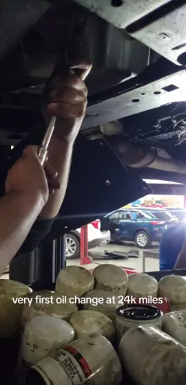 this is your sign to go get your oil changed ( 3-5k intervals highly recommended)  #oilchange #catsoftiktok #ford #mechanic #mechaniclife 
