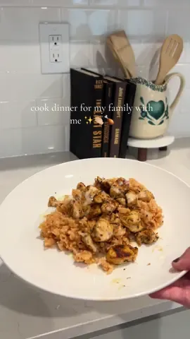THIS WAS SO GOOD!! 😋🍗 def going on our meal rotation #dinnerformyfamily #cookwithme #momlife #DinnerIdeas #momvlog 