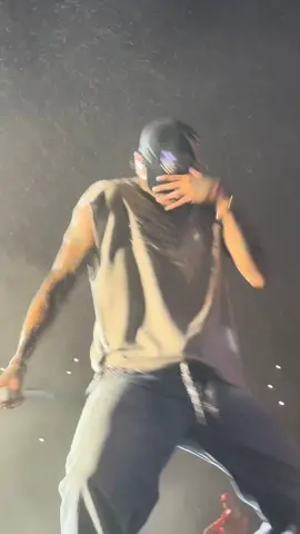 fine assssss hellllll😫😫😫 #breezybowltoronto #chrisbrown #rogersstadium #fyp #breezybowl 