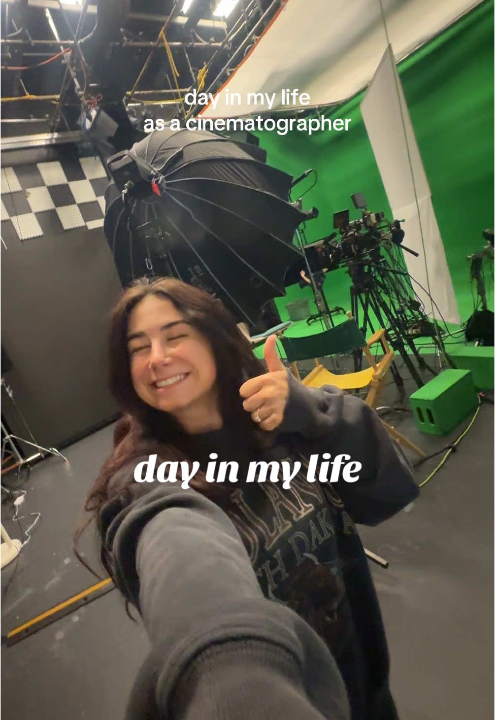 directing and trying to get bts is hard but i try 🥲 #filmmaker #femalefilmmaker #cinematographer #womeninfilm #onset #behindthescenes #virtualproduction 