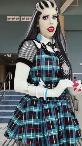 💅🏻💅🏻 #monsterhigh #frankiestein #monsterhighcosplay #frankiesteincosplay #doll 