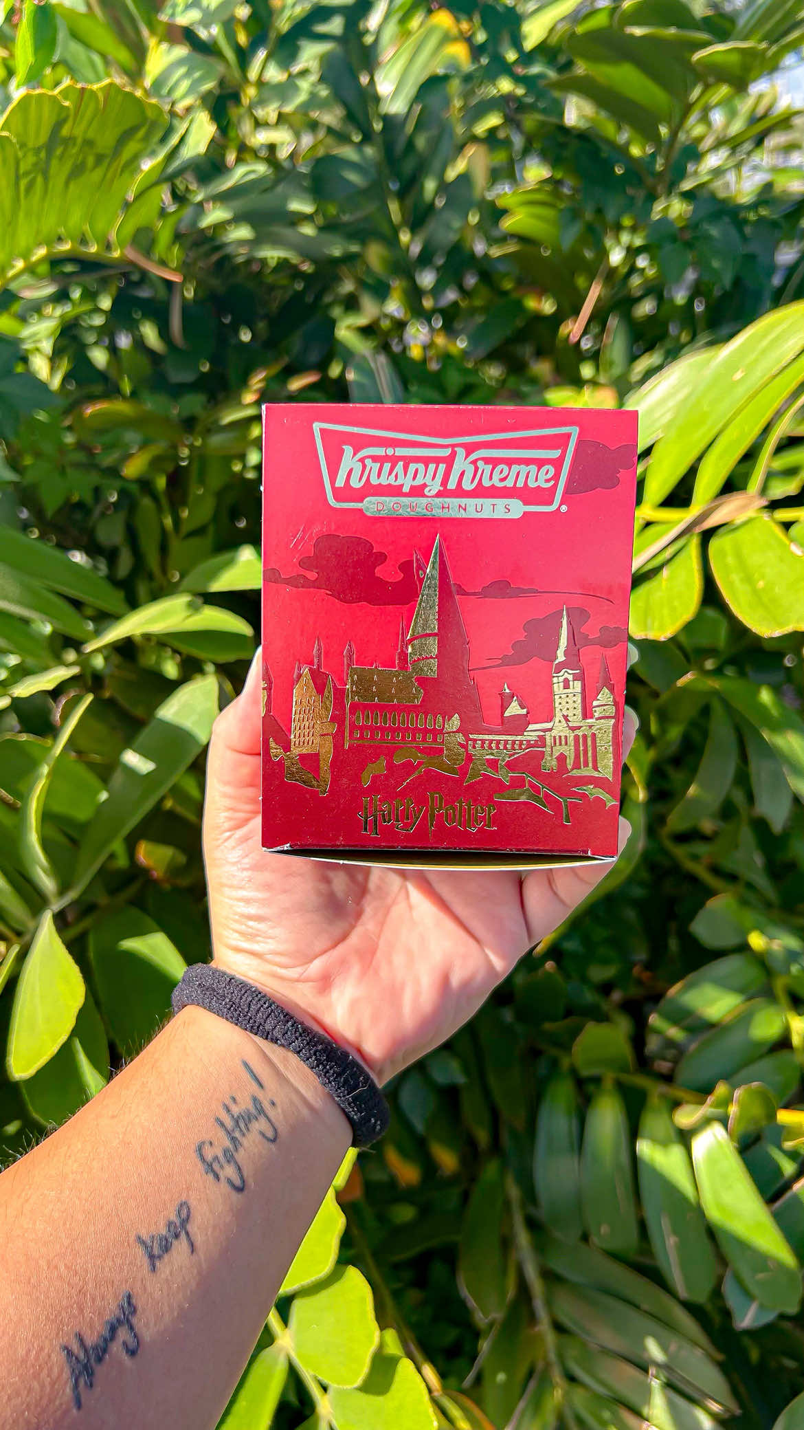 🪄🍩 ACCIO DONUTS  .. .. ‼️Harry Potter and @krispykreme did a collaboration! This collaboration started Aug 18th ! And available for a limited time (until Sept 13th i think) .. .. ☕️They also have a specialty coffee : —Golden snitch latte : A rich caramel toffee-inspired latte. Topped with whipped cream, Biscoff® crunchy cookie crumble, and a sprinkle of golden shimmer sugar.  .. 🍩 They also have a sorting hat donut!  — It’s dipped in rich chocolate-flavored icing and topped with shimmering gold stars, gold shimmer sugar, and a sorting hat top piece. The cream inside is random, and if lucky, you might get your house…LIKE I DID 😝😏🐍 .. 🐍 - 7/10 🦅 - 7/10 🦡 - 9/10 🦁 - 8.5/10 .. Tags : .. .. .. .. .. #harrypotter #krispykreme #krispykremedoughnuts #krispykremeharrypotter #potterhead          