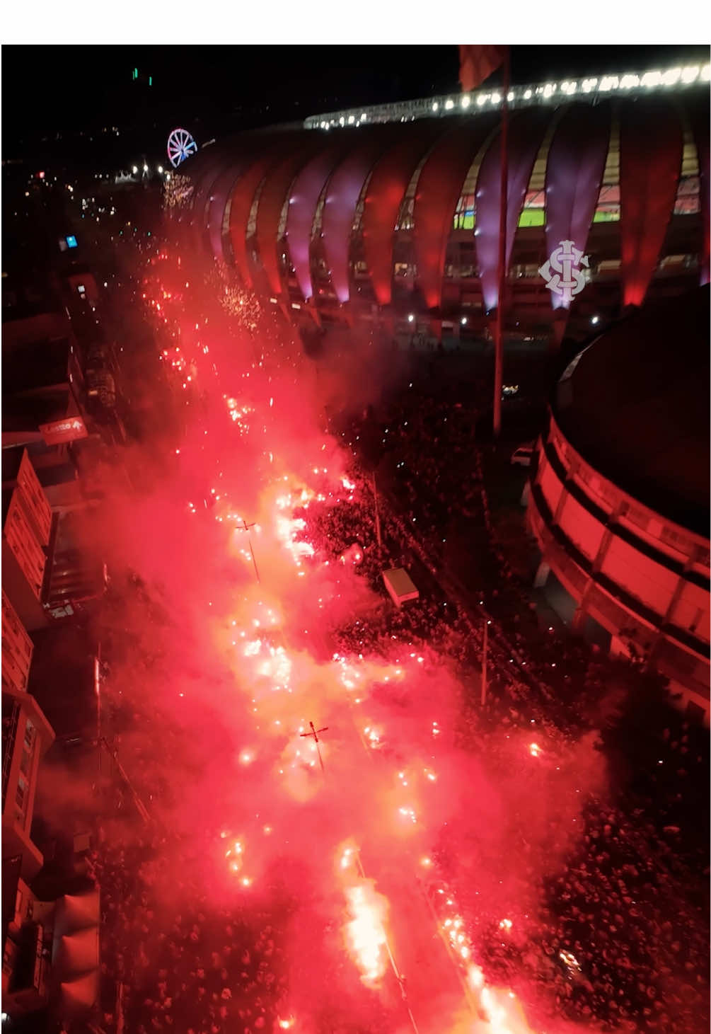 Senhoras e senhores, com vocês: as famosas e incomparáveis 𝗥𝘂𝗮𝘀 𝗱𝗲 𝗙𝗼𝗴𝗼. 🧨🛣️ 🇦🇹 Das águas, erguemos esse estádio. Nas chamas, fazemos dele um caldeirão. 𝗦𝗢𝗠𝗢𝗦 𝗗𝗢 𝗜𝗡𝗧𝗘𝗥, 𝗡𝗔𝗗𝗔 𝗧𝗘𝗠𝗘𝗠𝗢𝗦! 🇦🇹 #Fy #fyppppppppppppppppppppppp #RuasDeFogo #Libertadores #Torcida  📽️ Kainã Rodrigues 