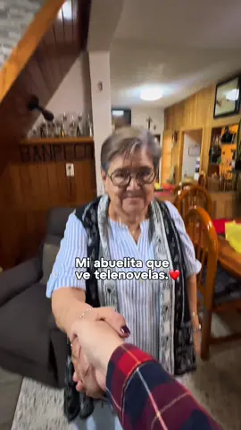 Nuestras abuelitas sí nos entienden. 🙂‍↕️💞 #animefan #fyp #crunchyroll_la 