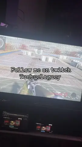 Follow me on twitch  Tuabueloguey #GamerGirl 